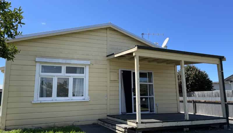 908 Lyell Street, Akina
