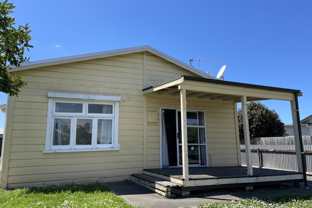 Lyell Street, Akina