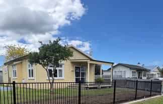 908 Lyell Street, Akina