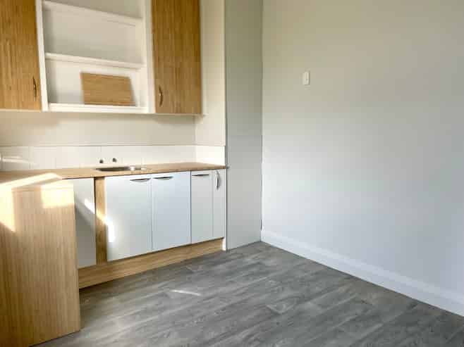 908 Lyell Street, Akina
