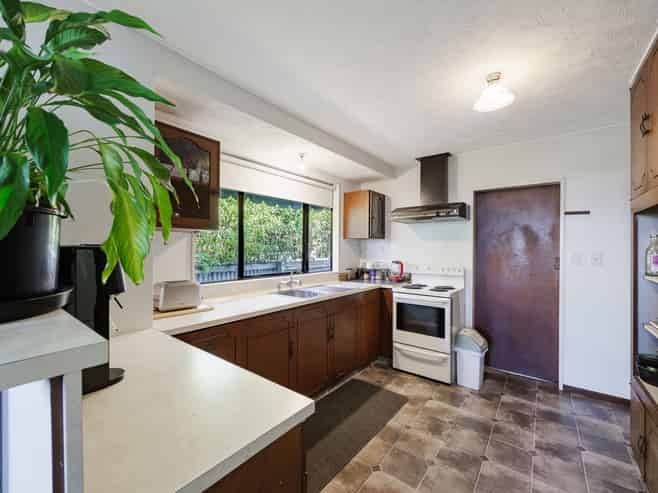 2A Read Crescent, Clive