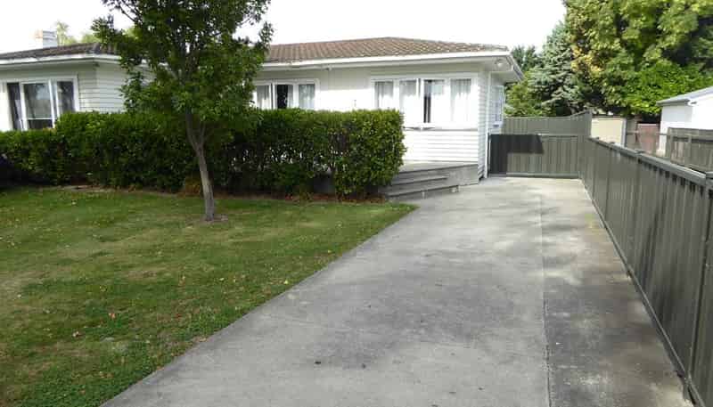 805 Clive Street, Akina