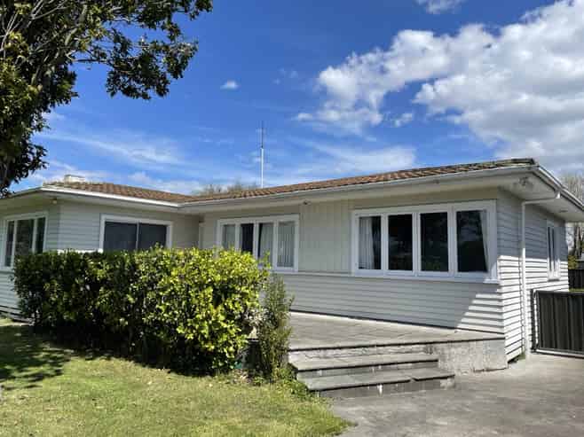 805 Clive Street, Akina