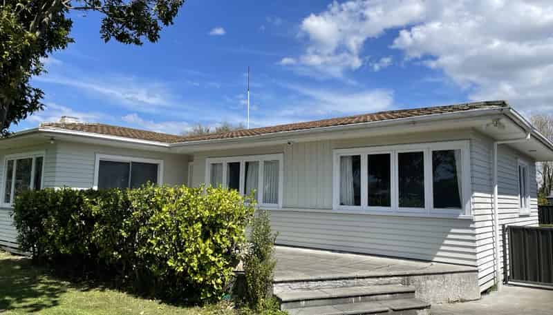 805 Clive Street, Akina