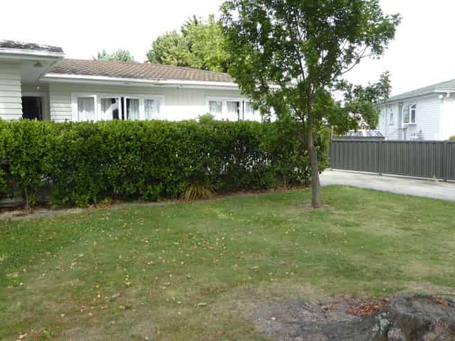 805 Clive Street, Akina