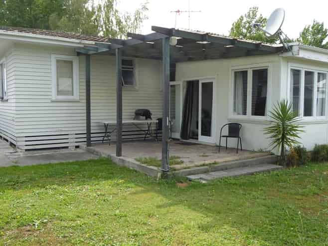 805 Clive Street, Akina