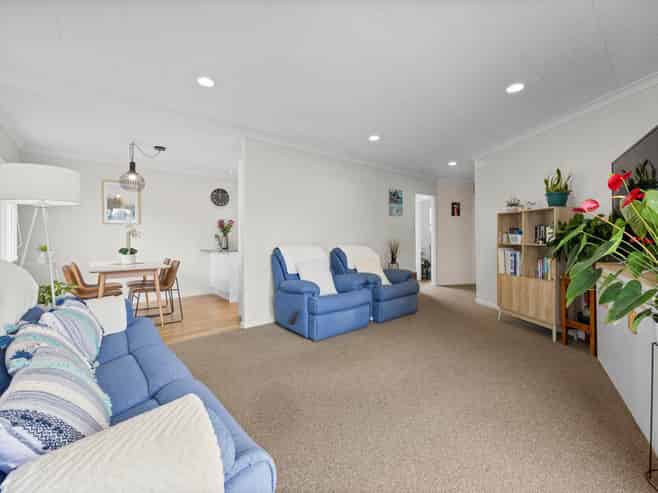 54 Meadowood Drive, Unsworth Heights