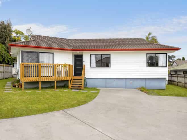 54 Meadowood Drive, Unsworth Heights