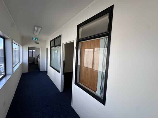 Small Office with Little Rent, includes 2 Carparks