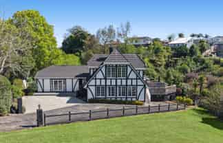 27 Charles Dickens Drive, Mellons Bay