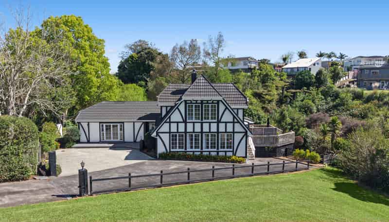27 Charles Dickens Drive, Mellons Bay