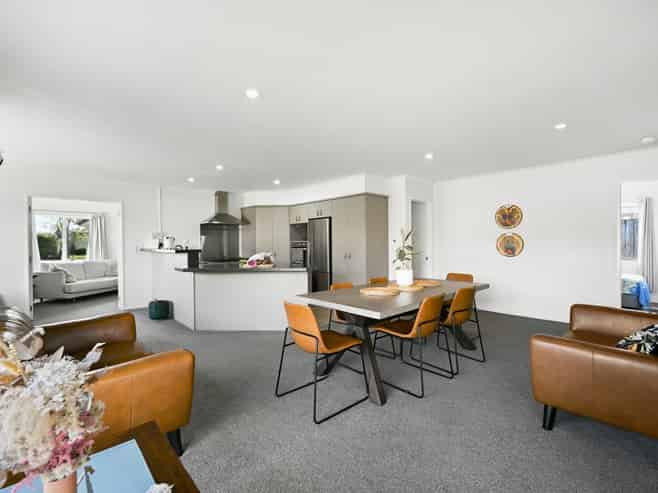 31 Thomas Road, Huntington