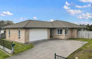 31 Thomas Road, Huntington