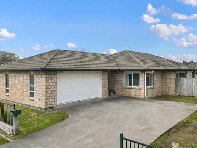 31 Thomas Road, Huntington