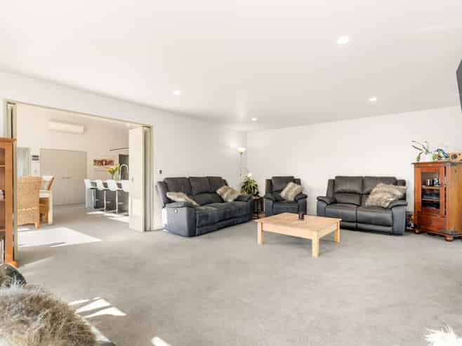 8 Pearce Place, Wanaka
