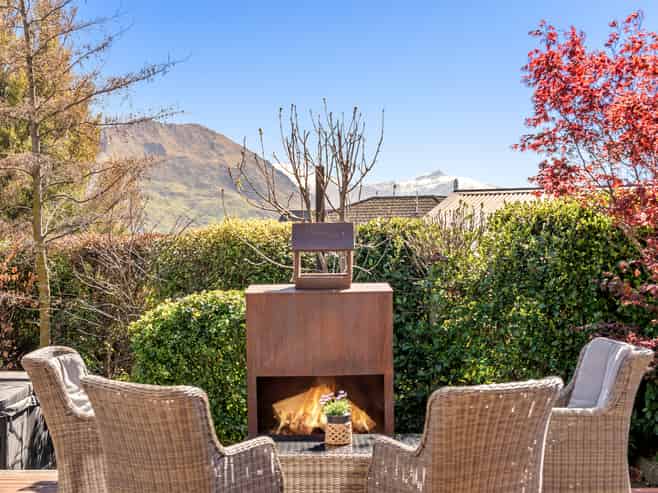 8 Pearce Place, Wanaka