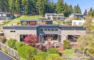 8 Pearce Place, Wanaka