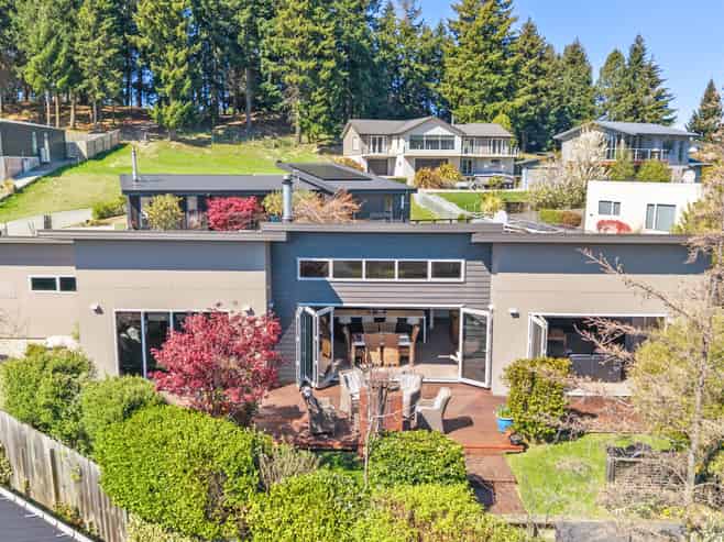 8 Pearce Place, Wanaka