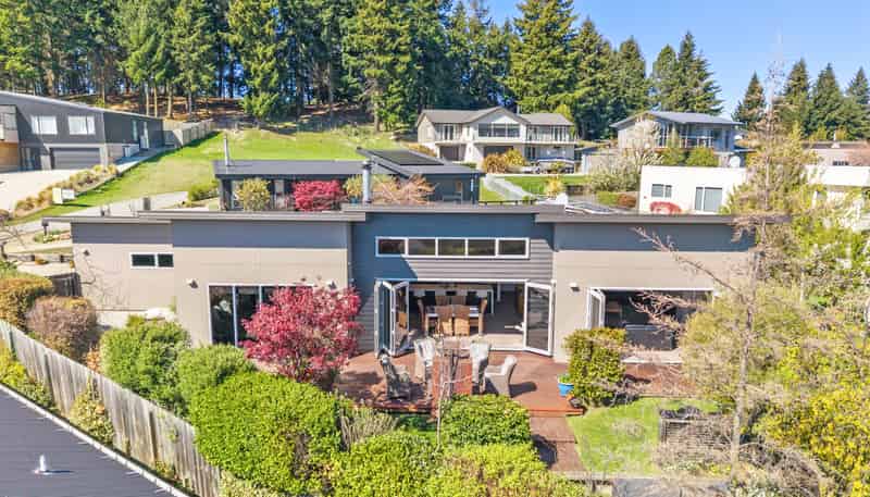 8 Pearce Place, Wanaka