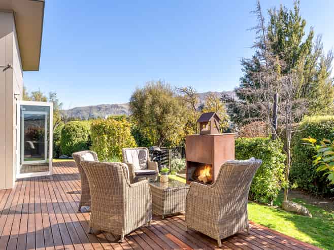 8 Pearce Place, Wanaka