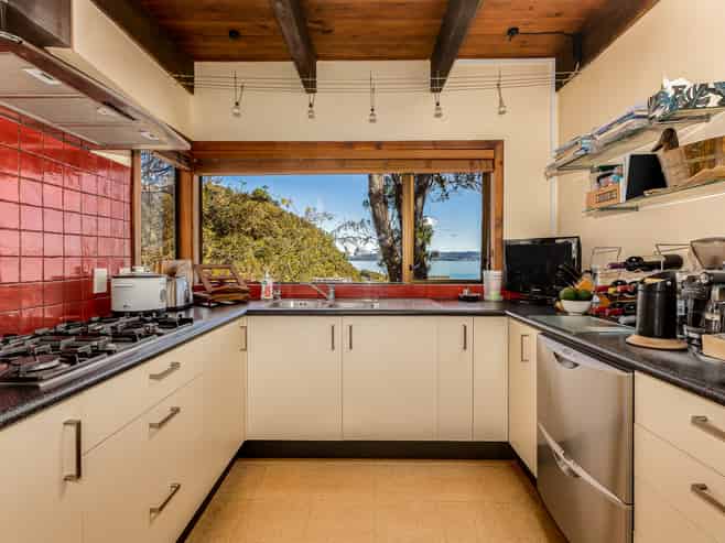 11A Taumaru Ave, Lowry Bay