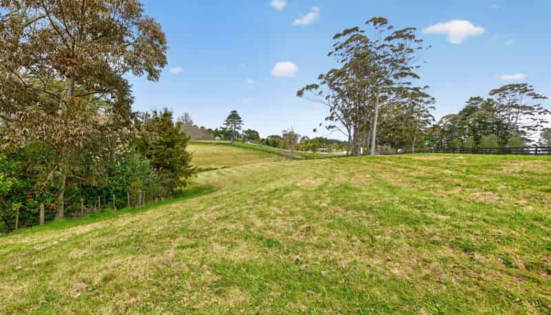 4 Daphne Harden Lane, Paremoremo