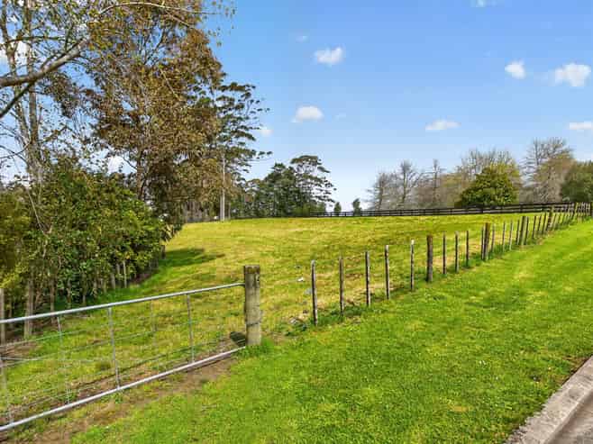 4 Daphne Harden Lane, Paremoremo