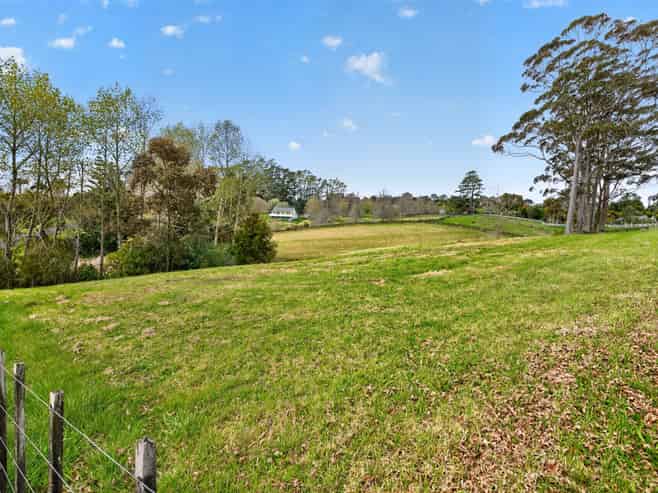 4 Daphne Harden Lane, Paremoremo