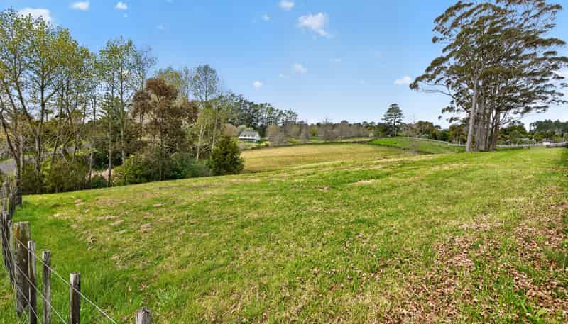 4 Daphne Harden Lane, Paremoremo