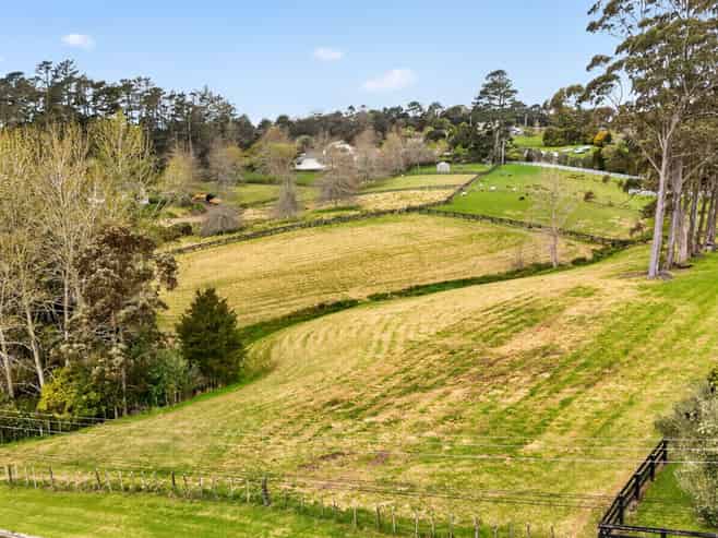 4 Daphne Harden Lane, Paremoremo