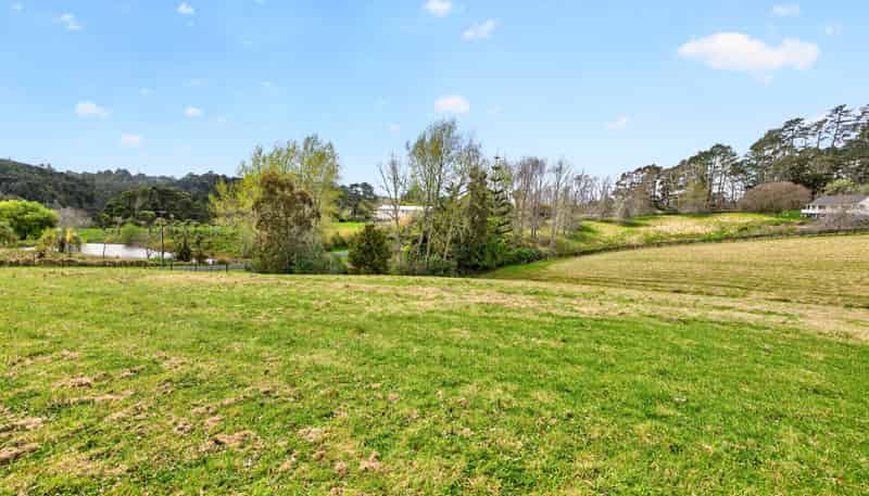 4 Daphne Harden Lane, Paremoremo