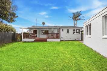 33 Chippendale Crescent, Birkdale