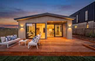 2 Mirek Street, Waikanae
