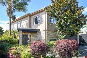 15B Tide Close, Panmure