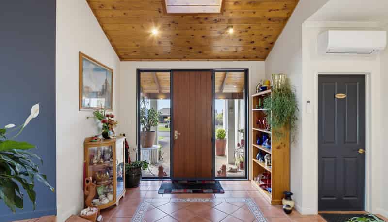 15 Edward Payton Grove, Pukehangi