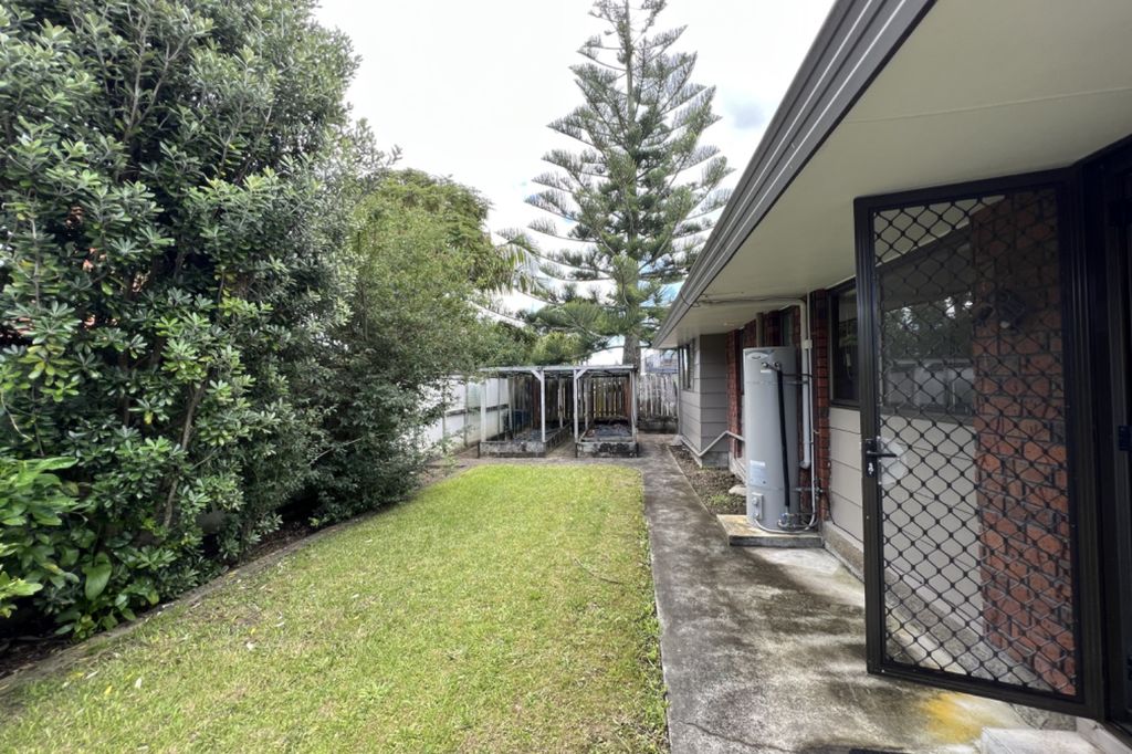 Close and Handy Takapuna 1