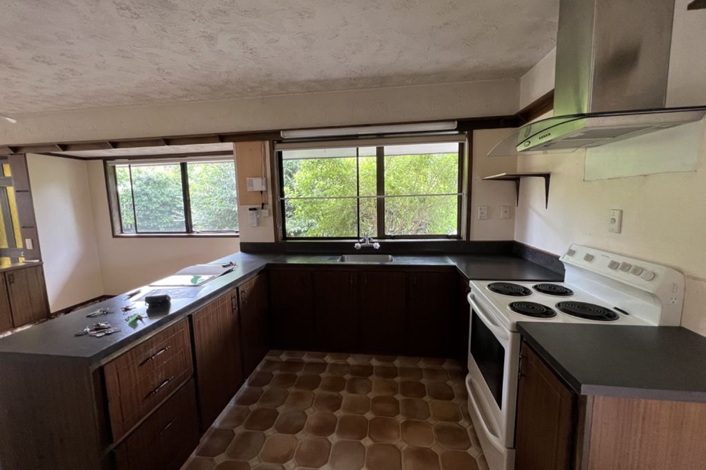 Close and Handy Takapuna 5