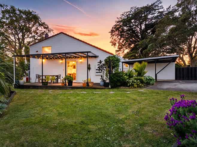8a Exmouth Road, Northcote