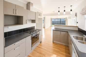 8 Pages Road, Allenton