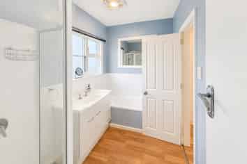 8 Pages Road, Allenton