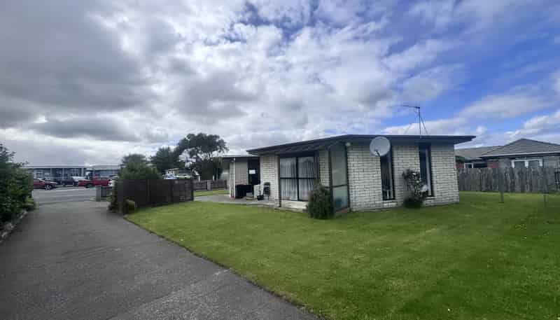 305 Pomona Street, Strathern
