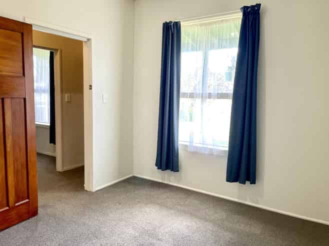 909 Nelson Street North, Mahora