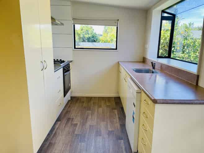 909 Nelson Street North, Mahora