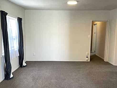 909 Nelson Street North, Mahora