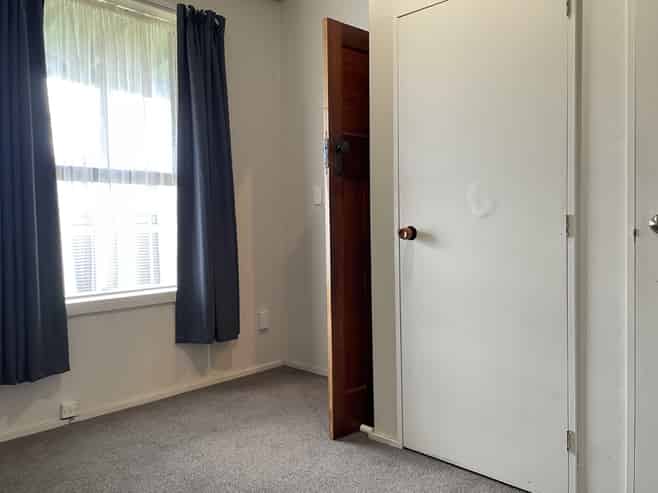 909 Nelson Street North, Mahora