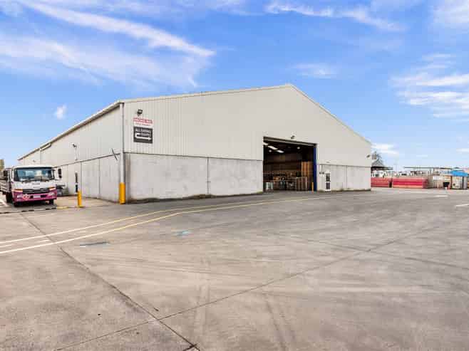 CBRE | Modern Industrial Facility with Dual Access