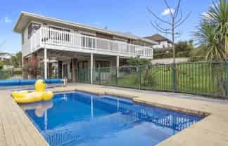 15  Perindale Drive , Chartwell
