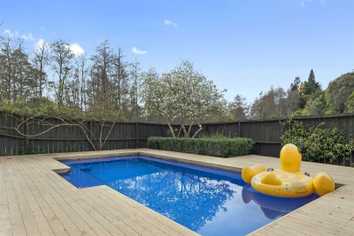 15  Perindale Drive , Chartwell