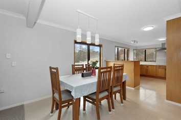 15  Perindale Drive , Chartwell