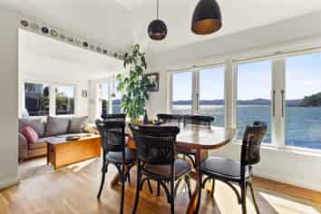625 Marine Drive, Days Bay